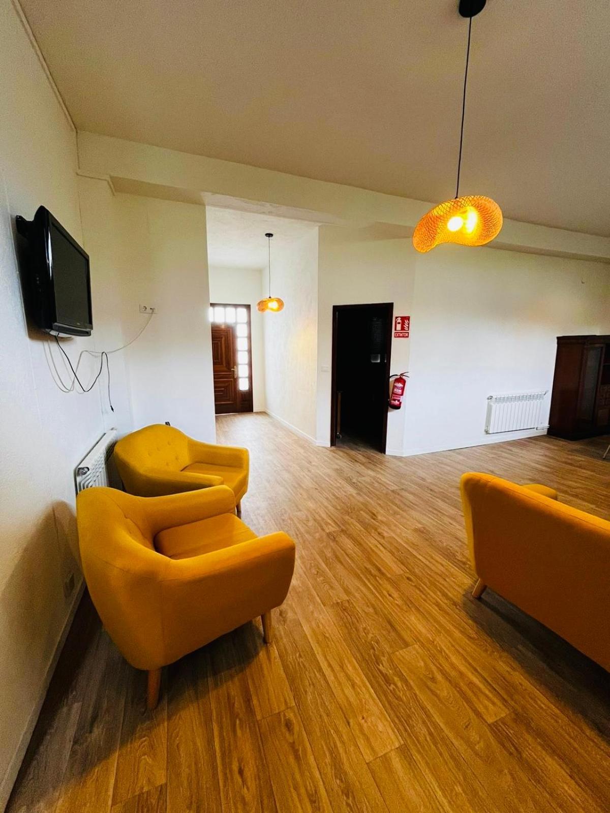 Casa Grande Do Costureiro-Para Grupos En Portomarin Con Terraza Y Vistas Ngoại thất bức ảnh